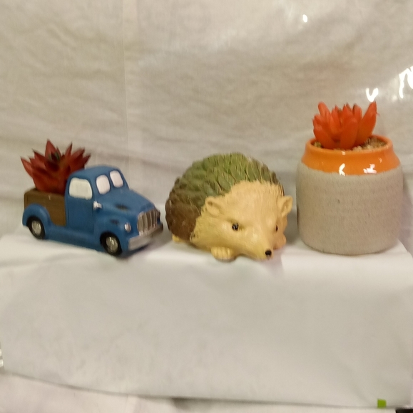 💕OLD East Main Animal Figurine & Truck Planters,Greenery Window Seal Decor - Picture 1 of 5